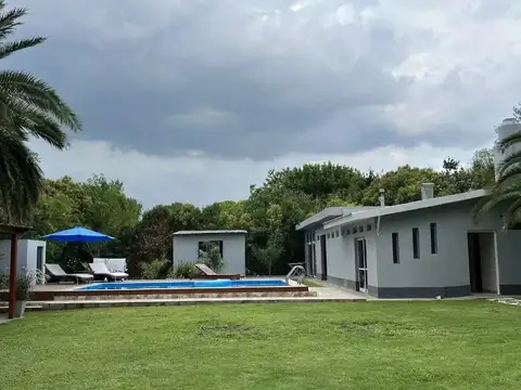 Casa en Venta con 2 cocheras