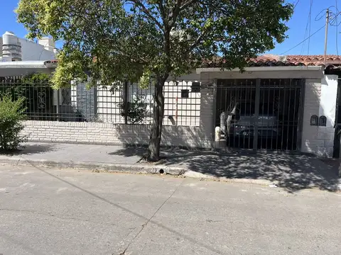 Casa en Venta en Villa Centenario – Cerro de las Rosas - 2 Dormitorios + Escritorio