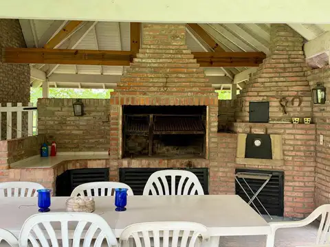 Casa en Venta con 4 cocheras