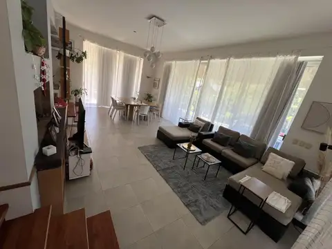 Casa en Venta al Oeste