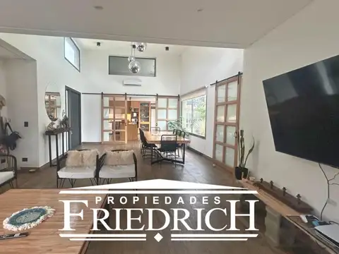 Casa en Venta con 4 cocheras