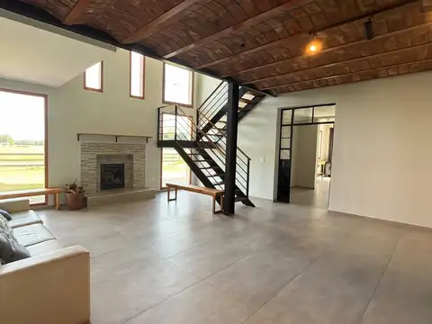 Casa en Venta 7 Ambientes - Pileta y Parque 6000m2