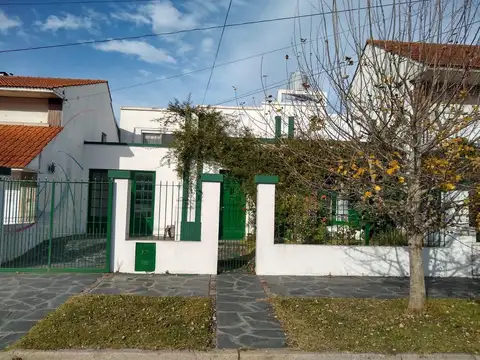 Casa 4 Amb Cochera y Patio-La Perla