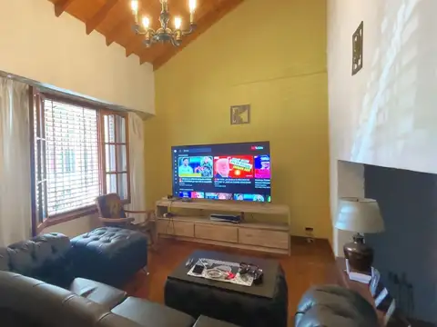 CASA DE 4 AMBIENTES CON PATIO, TERRAZA SAAVEDRA