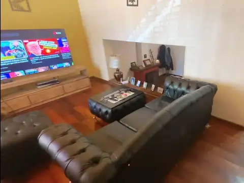 CASA DE 4 AMBIENTES CON PATIO, TERRAZA SAAVEDRA