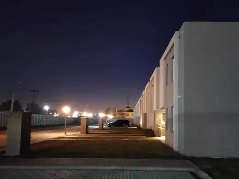 Casa en Alquiler en Garin, USD 1.000