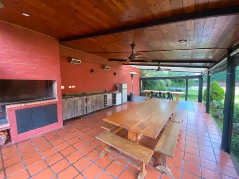 Casa 5 ambientes con 4 baños