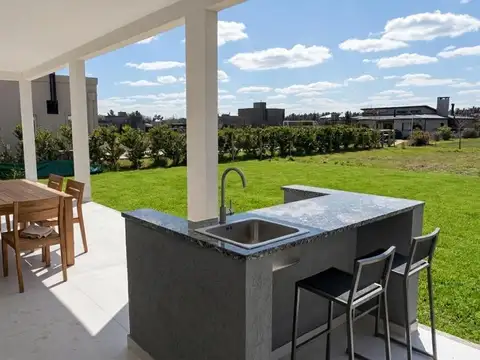 Casa en Venta en Monet Barrio Privado, USD 295.000
