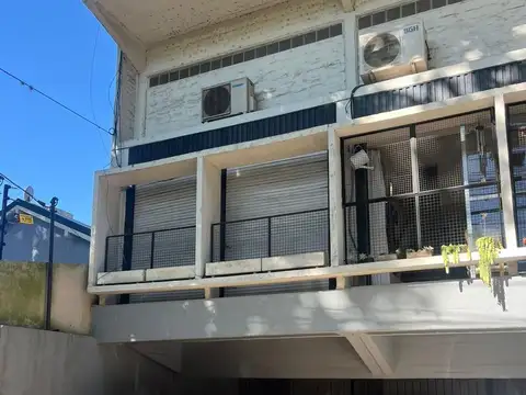 SIMPATICO PH CON COCHERA Y BAULERA EN EXCELENTE ZONA DE ACASSUSO