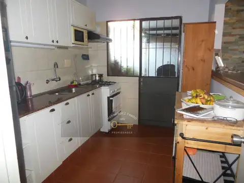 Casa 5 ambientes con 2 baños