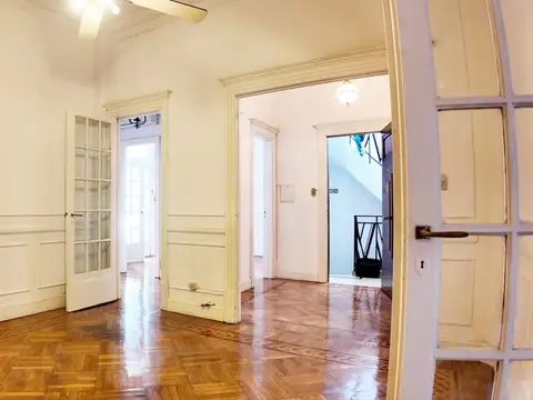 Depto de estilo TIPO ph en Belgrano — Sobre Av. Cabildo — Terraza propia de 50 m² con parrilla