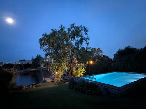 Casa en Alquiler Temporal con 2 cocheras