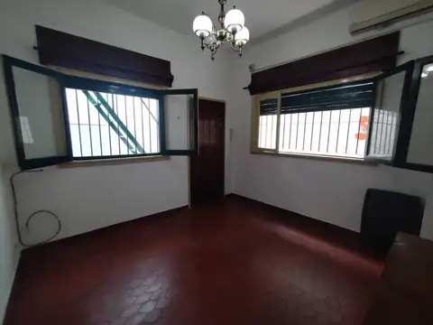 PH EN PLENO CENTRO DE ADROGUE