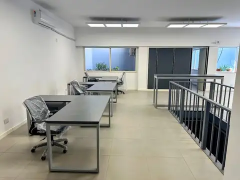 Centro Impecable oficina en planta libre 1 sala de reuniones totalmente refaccionada  