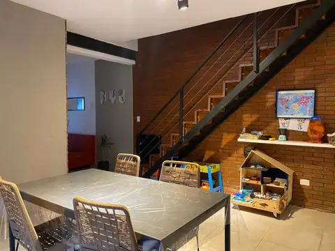 CASA EN VENTA EZEIZA 4 AMBIENTES CON PILETA
