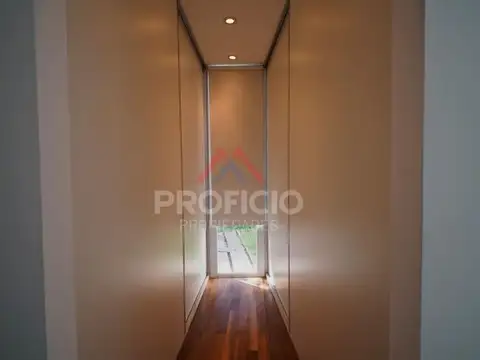 Casa en Venta con 4 cocheras