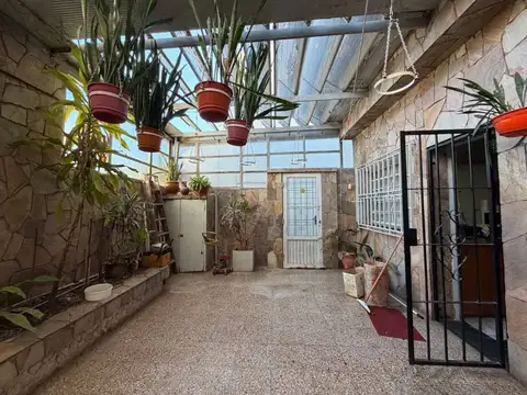 CASA EN VENTA  2 DORMITORIOS BARRIO LA FLORIDA