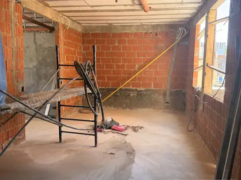 VENTA Departamento 4 ambientes desde pozo. En Vte. Lopez