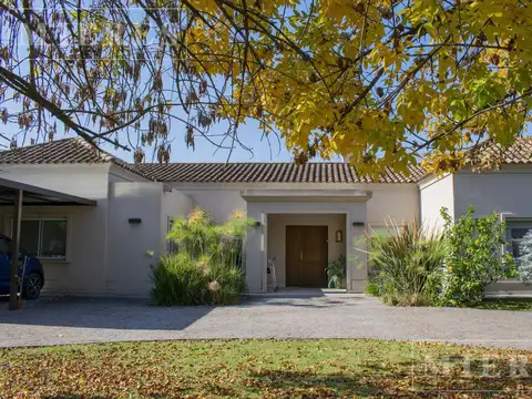 Casa en Venta en Olivos Golf Club, USD 1.200.000