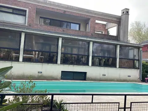 Casa 10 ambientes con 5 baños