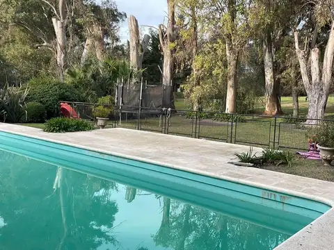 Casa en Venta con 2 cocheras