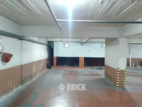 COCHERA FIJA CUBIERTA EN AV. PUEYRREDON AL 1900 - 11 M2 VIGILANCIA LAS 24 HS