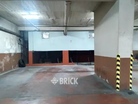 COCHERA FIJA CUBIERTA EN AV. PUEYRREDON AL 1900 - 11 M2 VIGILANCIA LAS 24 HS