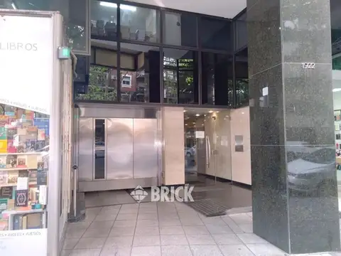 COCHERA FIJA CUBIERTA EN AV. PUEYRREDON AL 1900 - 11 M2 VIGILANCIA LAS 24 HS