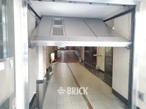 COCHERA FIJA CUBIERTA EN AV. PUEYRREDON AL 1900 - 11 M2 VIGILANCIA LAS 24 HS