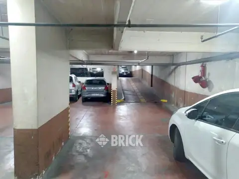 COCHERA FIJA CUBIERTA EN AV. PUEYRREDON AL 1900 - 11 M2 VIGILANCIA LAS 24 HS