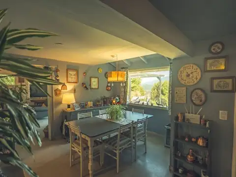 Casa 6 ambientes con 2 baños