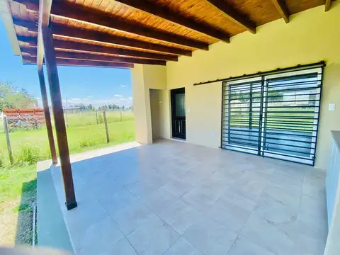 Casa 3 ambientes con 1 baño