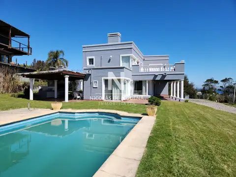 Casa 5 ambientes con 3 baños