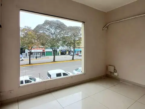 Oficina en Alquiler sobre Av. Maipú