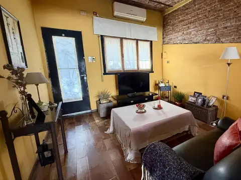 Casa en venta de dos dormitorios  - Rosario, Azcuénaga