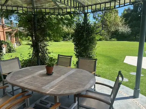 Casa en Venta con 2 cocheras
