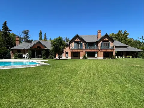 Casa en Venta en Abril Club De Campo, USD 1.850.000