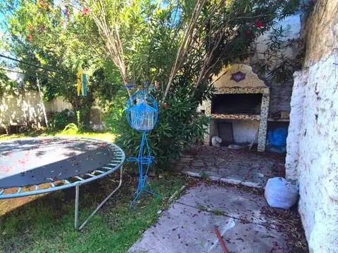 Casa 7 ambientes con 1 baño