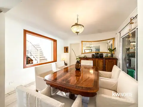 Casa 6 ambientes con 4 baños