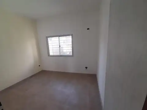 Depto Tipo Casa en Venta en Castelar, USD 80.000