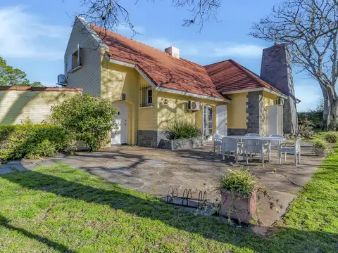 Casa 13 ambientes con 5 baños