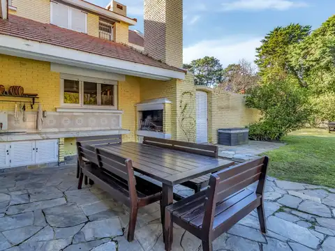 Casa en Venta en Playa Mansa, USD 2.150.000