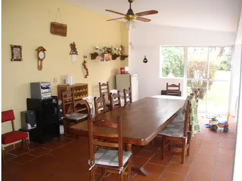 Casa en Venta con 3 cocheras