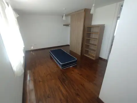 Casa 7 ambientes con 1 baño