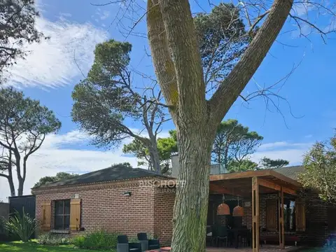 EXCELENTE CASA DE 4 AMBIENTES EN BARRIO NORTE