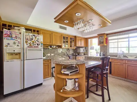 Casa en Venta con 4 cocheras