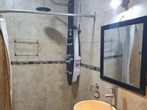 Casa en Alquiler con 2 cocheras