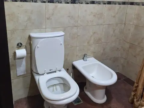 Casa 4 ambientes con 1 baño