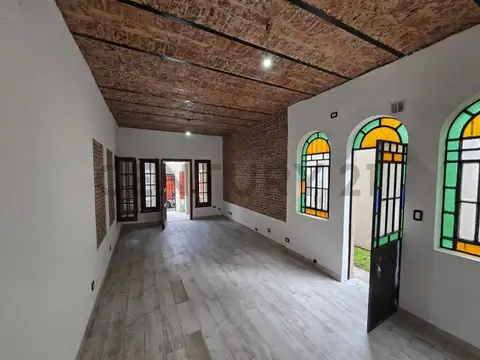VENTA CASA RECICLADA A NUEVO 5AMB CON PATIO Y TERRAZA - CIUDADELA