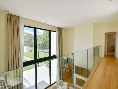 Casa en venta Miralagos 5 dormitorios APTA BANCO